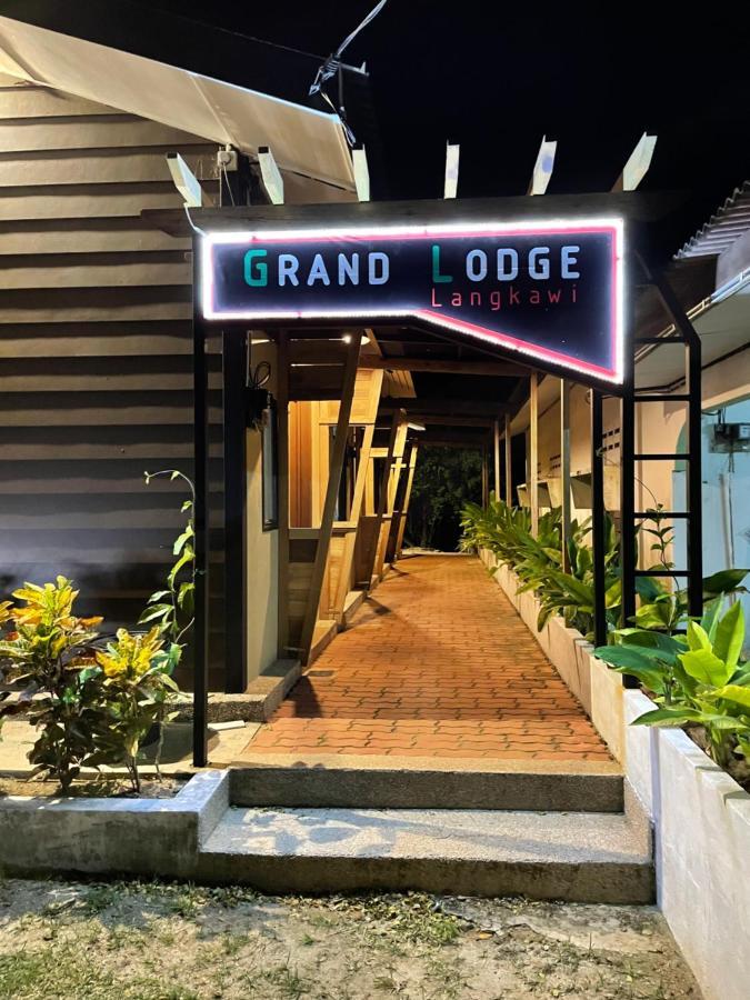 Grand Lodge Langkawi Пантай Ченанг Екстериор снимка