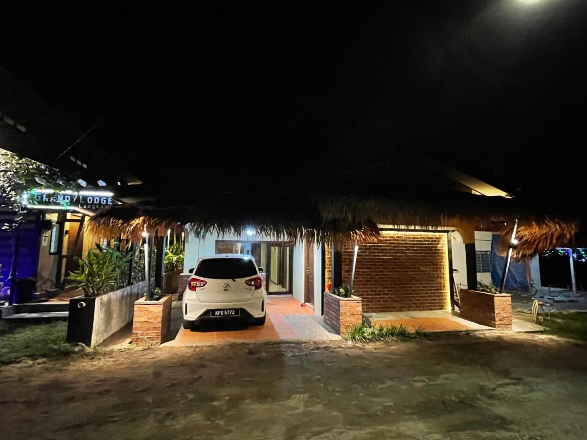 Grand Lodge Langkawi Пантай Ченанг Екстериор снимка